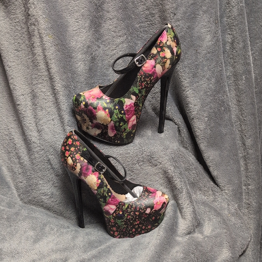 Shoe Dazzle Vibrant Floral Platform Heels